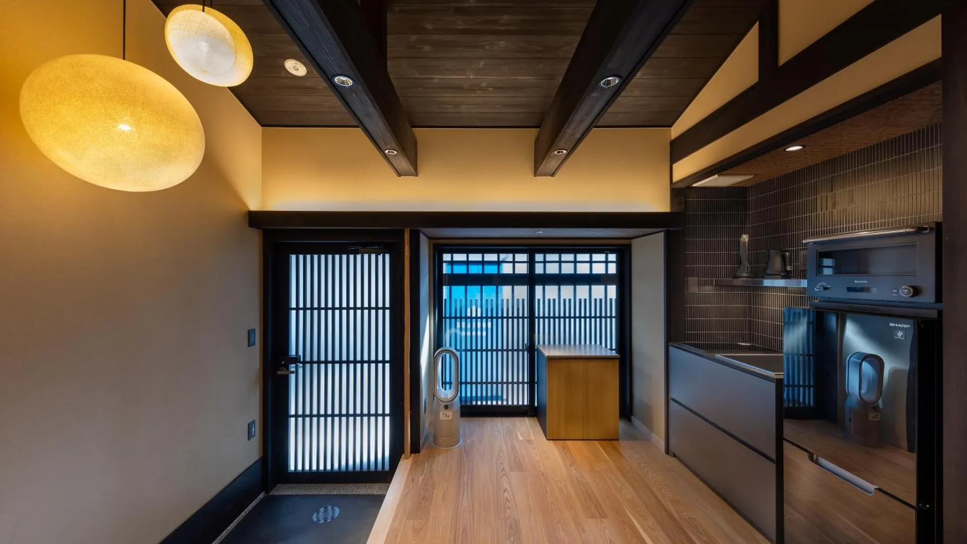 Kanade Gion-Rokuhara Kyoto 0*,